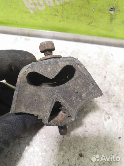 Опора двигателя Ауди 80 90 Б3