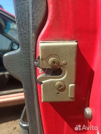 Правый замок двери Ауди 80 Б3