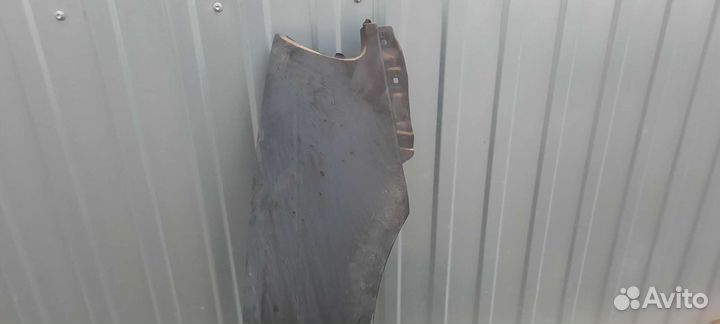 Крыло П. Toyota Avensis 1/2000