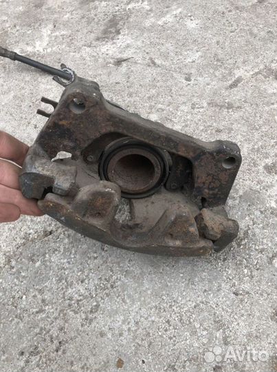 Суппорт передний skoda octavia