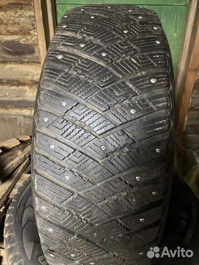 Goodyear UltraGrip Ice Arctic SUV 235/65 R17 108T