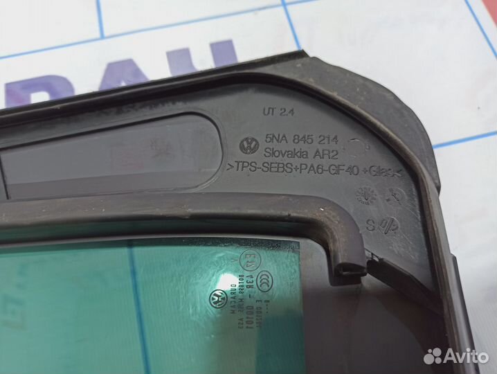 Стекло двери задней правой (форточка) Volkswagen T