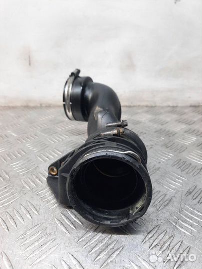 Патрубок интеркулера Mercedes-Benz C-Class седан