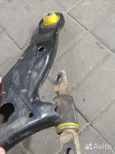 Рычаг передний левый и правый Toyota Venza