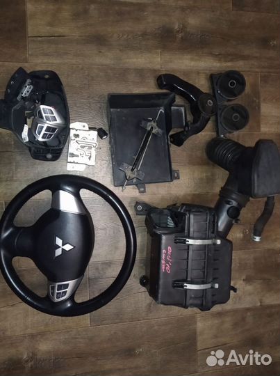 Подушка двигателя lancer 10