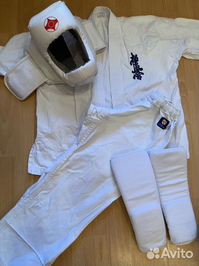 Кимоно и защиту для карате