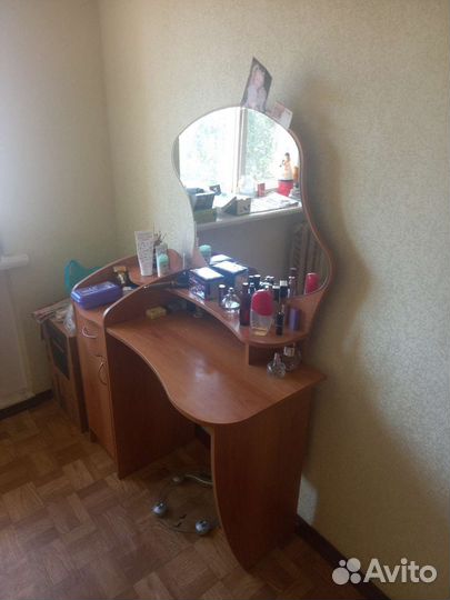 Туалетный столик с зеркалом бу