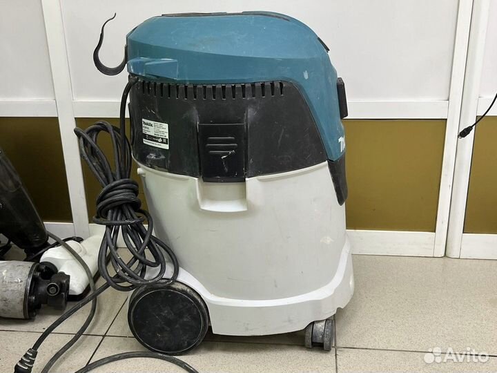 Строительный пылесос Makita VC2512L