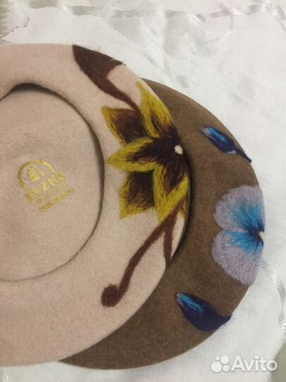 Берет из шерсти с валяным узором