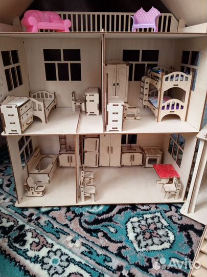 Кукольный домик с мебелью