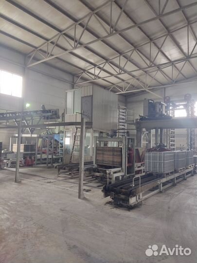 Рабочий на автоматическую линию