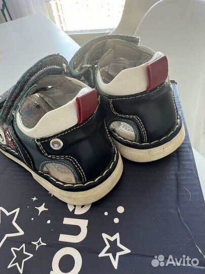 Сандалии для мальчиков 23