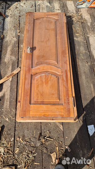 Дверь входная деревянная