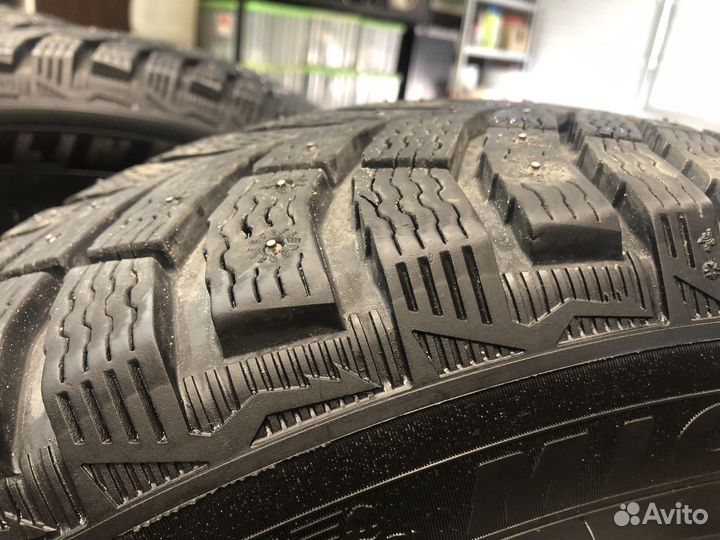 Michelin X-Ice North 4 215/65 R17