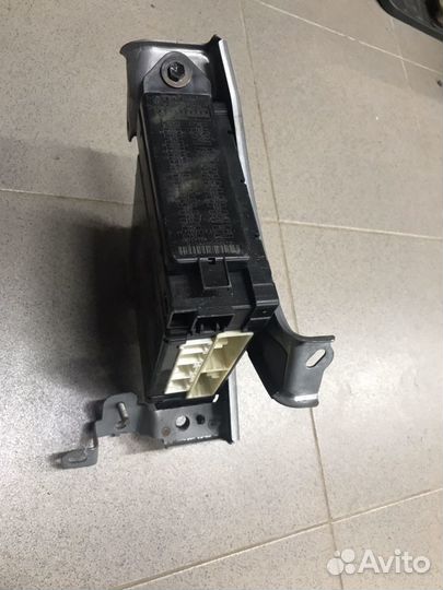 Тойота 200 блок предохранителей салона левый