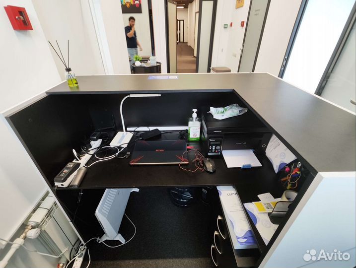 Стойка ресепшн с подсветкой