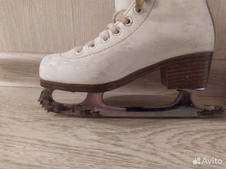 Коньки фигурные 30 размер