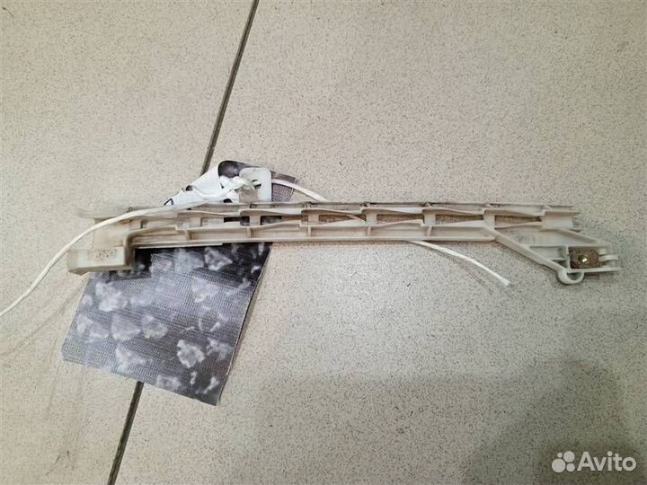 Направляющая стекла двери передней левой Mitsubis