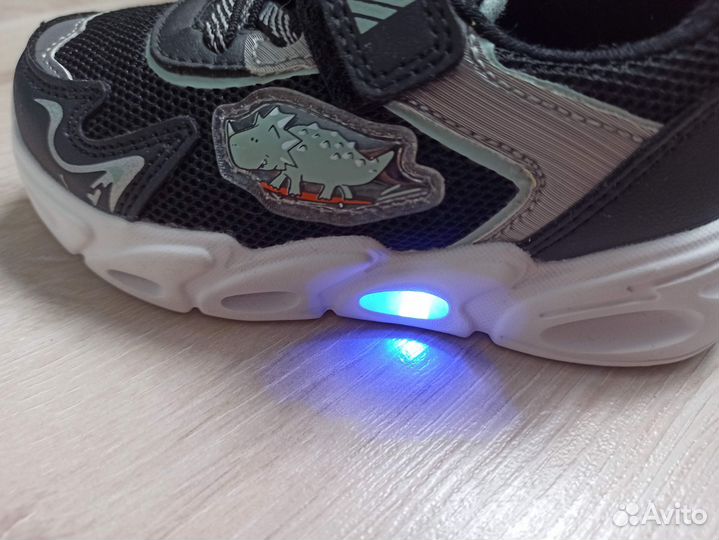 Светящиеся кроссовки 23
