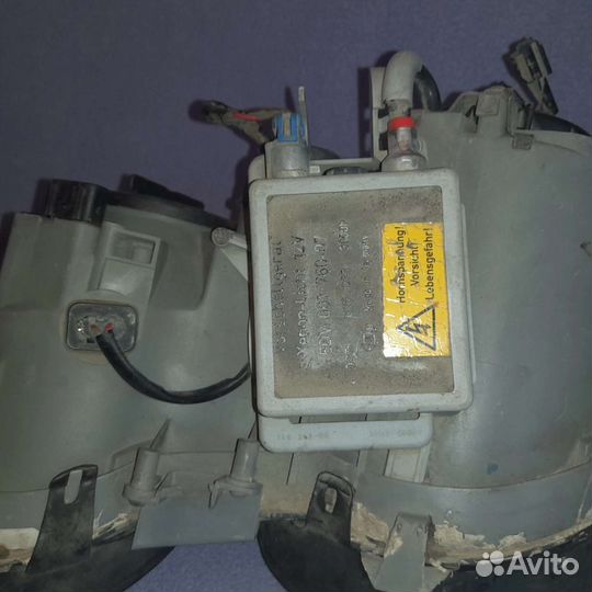 Фары передние Mercedes W208