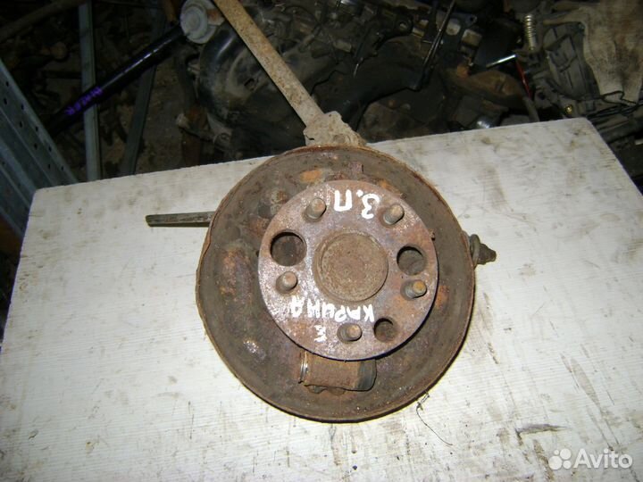 Кулак задний правый Toyota Carina E