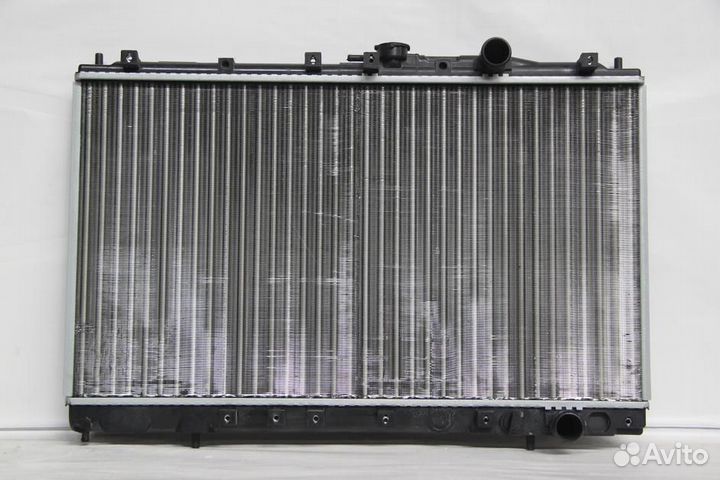 Радиатор охлаждения двигателя Mitsubishi Galant
