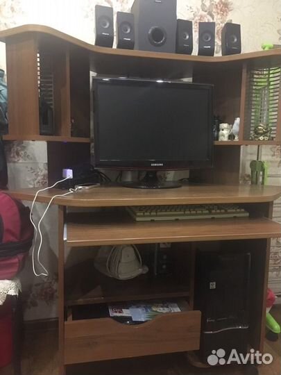 Компьютерный стол