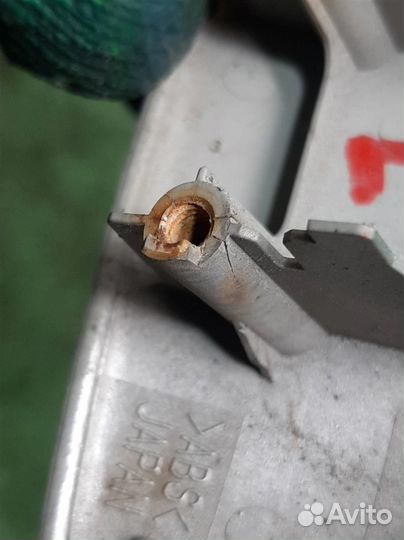 Крышка форсунки омывателя фар левая Mitsubishi Gr