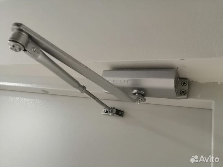 Доводчик дверной