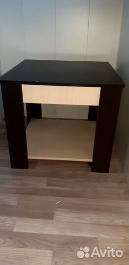 Журнальный столик на колесах