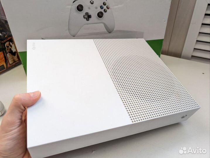 Xbox One s 1tb + игры. Комплект