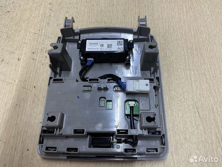 Плафон салонный передний Toyota Camry 75