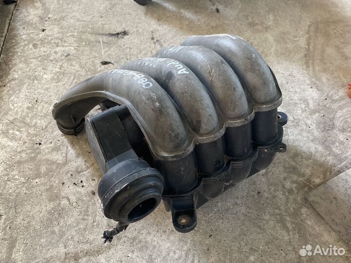 Коллектор впускной 06B133210AJ Audi A4 2.0л