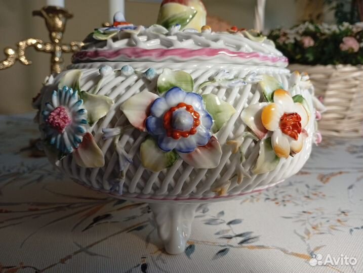 Бонбоньерка ажурный фарфор, Клуж, Румыния