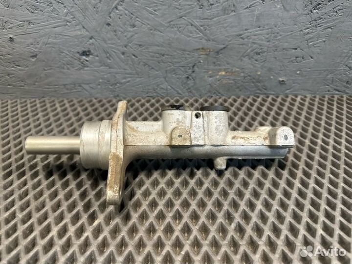 Главный тормозной цилиндр Opel Vectra B X16XEL