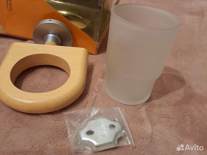 Стакан для зубных щеток с креплением