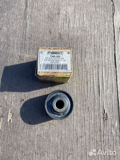 Сайлентблок заднего рычага Toyota Avensis/Caldina