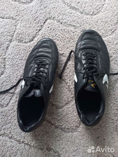 Футбольные бутсы demix