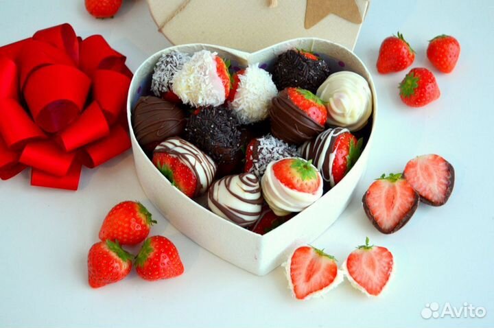 Коробка клубники в шоколаде подарок с доставкой