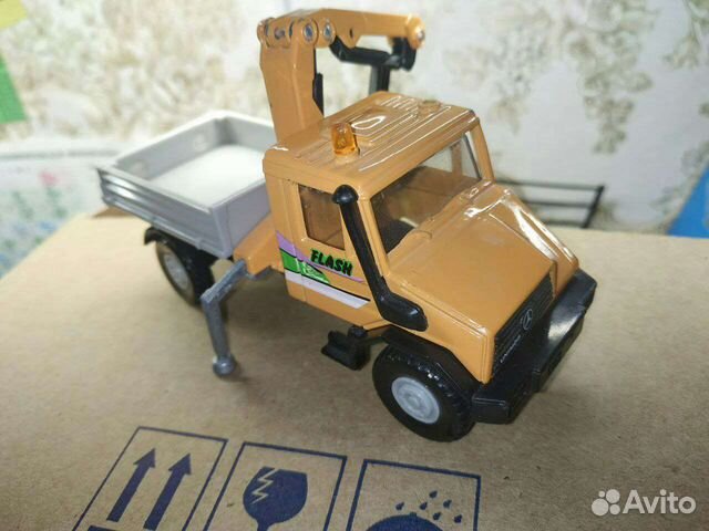 Моделька Mercedes-Benz Unimog на запчасти