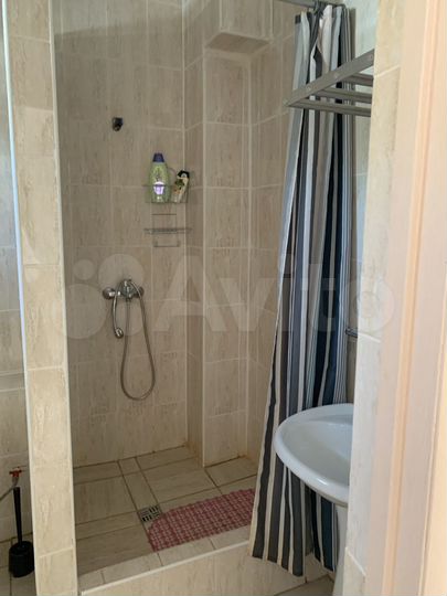 Комната 37 м² в 1-к., 1/2 эт.