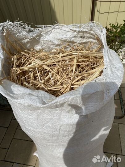 Солома в мешках