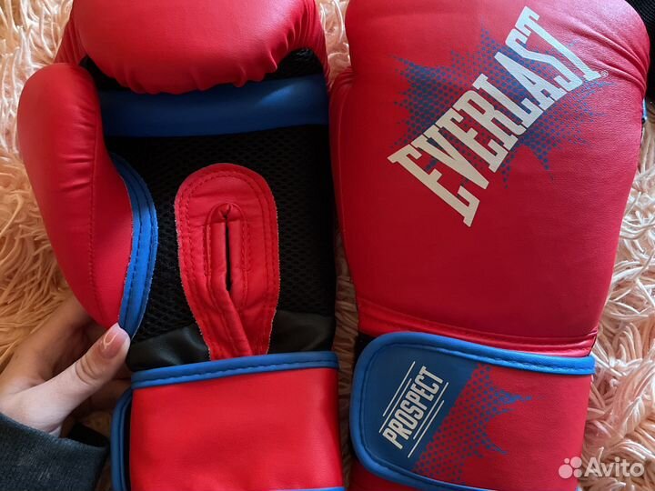 Боксерские перчатки и щитки