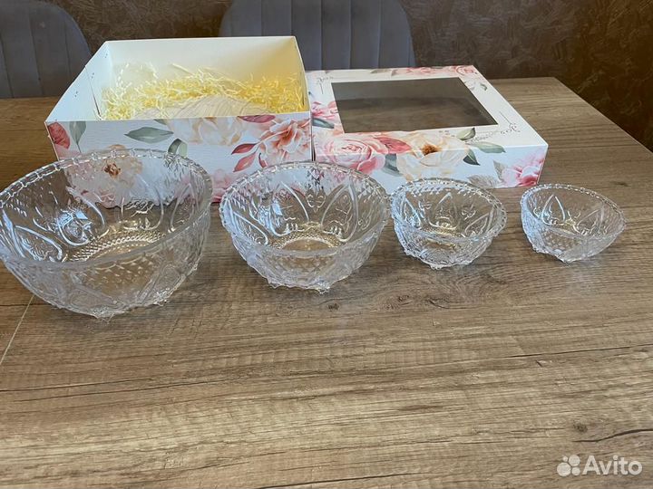 Набор из 4 салатников в подарочной упаковке