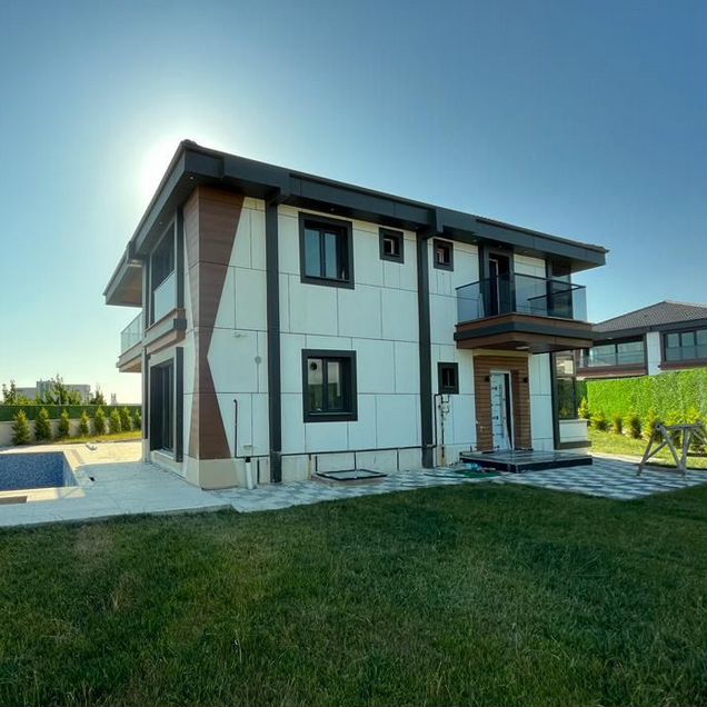 Дом 350 м² на участке 400 м² (Турция)