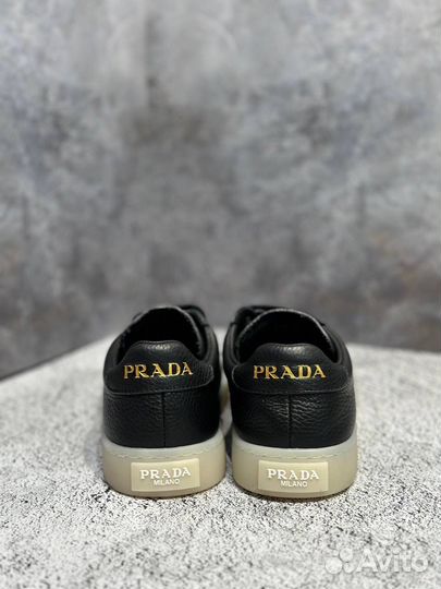 Кроссовки кожаные Prada чёрные