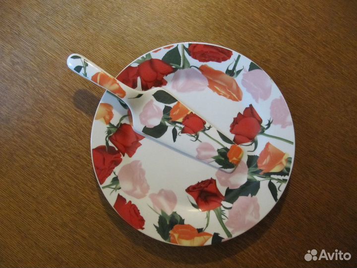 Блюдо для праздника с лопаткой фарфор 27 см