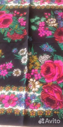 Платки в ас- те шерсть ссср,с люрексом