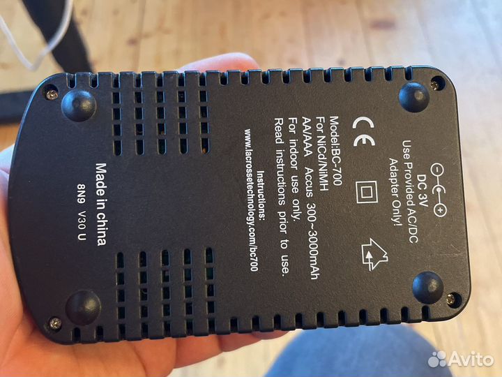 La crosse BC-700 зарядкадля аккумуляторов