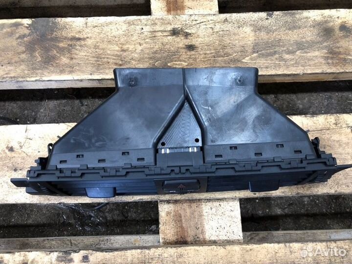 Воздуховод салона передний Bmw 3 E90 N46B20 2007